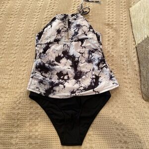 2 Piece Black And White Tankini/Swimsuit NWT Size large